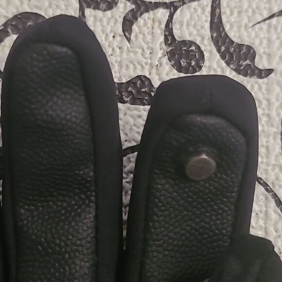 Black 180s Winter Gloves - Picture 6 of 16